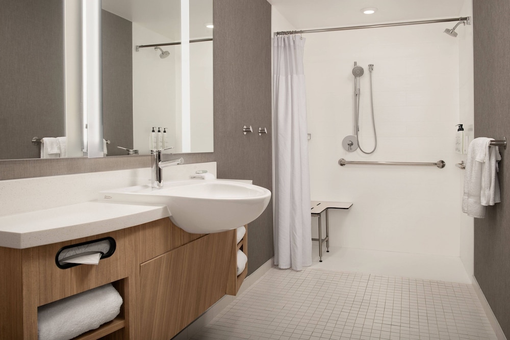 SpringHill Suites by Marriott Charleston Airport & Convention Center - photo 38