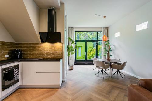 Stylish apartment next to the Amstel River Unit A — 4-Star Luxury Hotel in Amsterdam, Netherlands