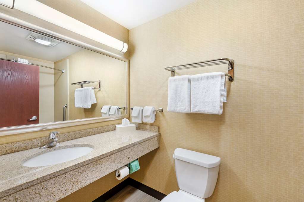 Best Western Plus Victor Inn & Suites - photo 18