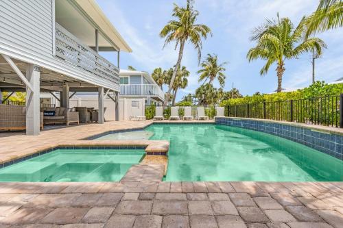 Shells N Sunshine Getaway Destination Just Minutes from the White Sandy Beaches of Fort Myers home — 4-Star Luxury Hotel in Fort Myers Beach, United States