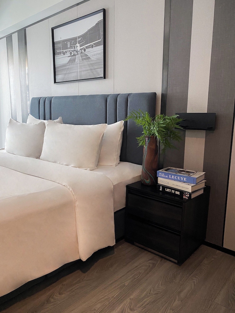 12 The Residence Hotel Don Mueang Airport — 4-Star Luxury Hotel in Bangkok, Thailand