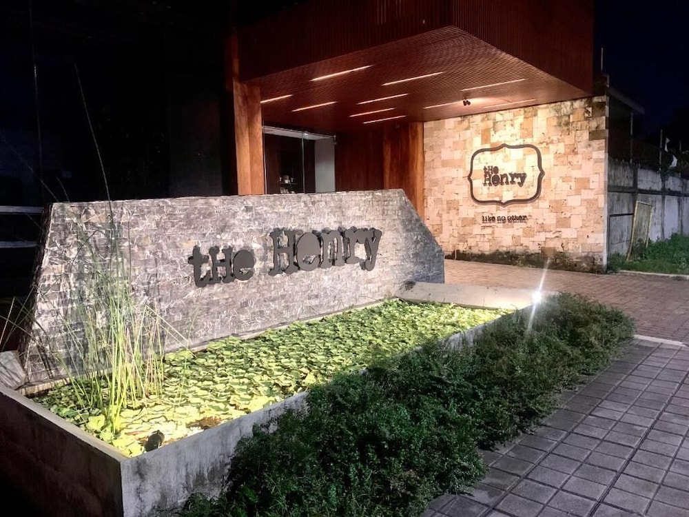 The Henry Hotel Roost Bacolod in Bacolod, Philippines