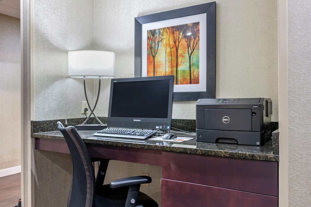 Hampton Inn Adel - photo 32