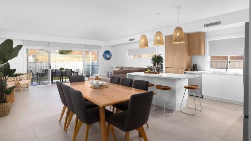 Hideaway 2 3a Lillian St filtered water views — hotel in Shoal Bay
