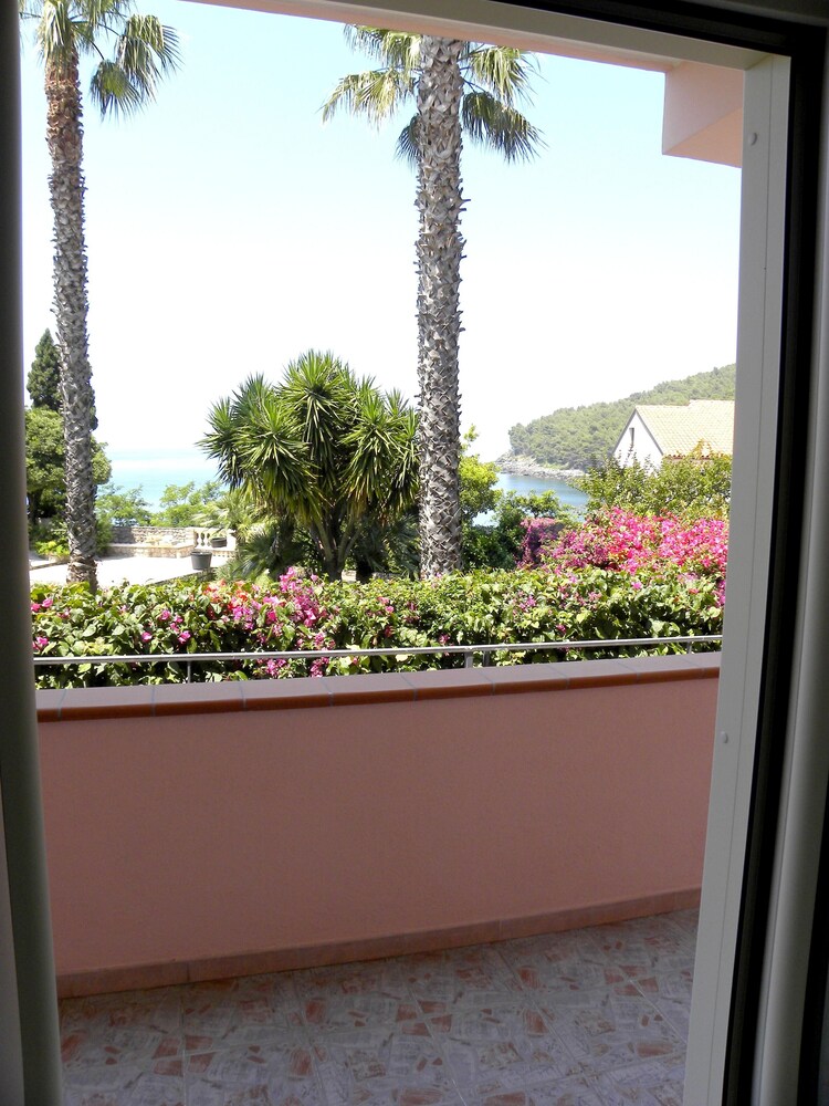 Spacious apartment in Maratea with sea view 95 m — 4-Star Luxury Hotel in Maratea, Italy