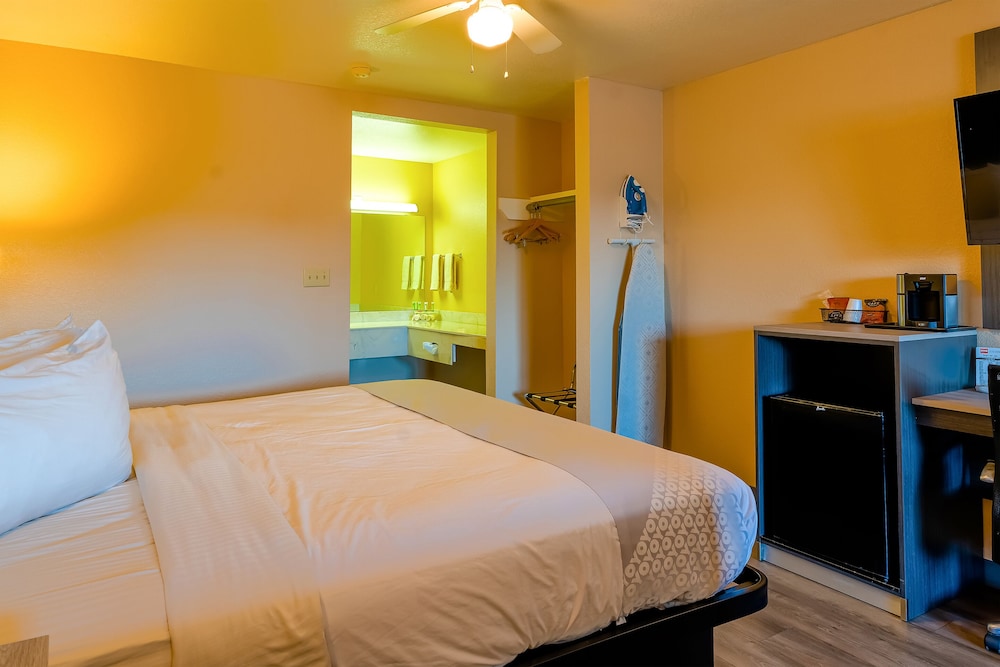 OYO Hotel Yoakum West - photo 10
