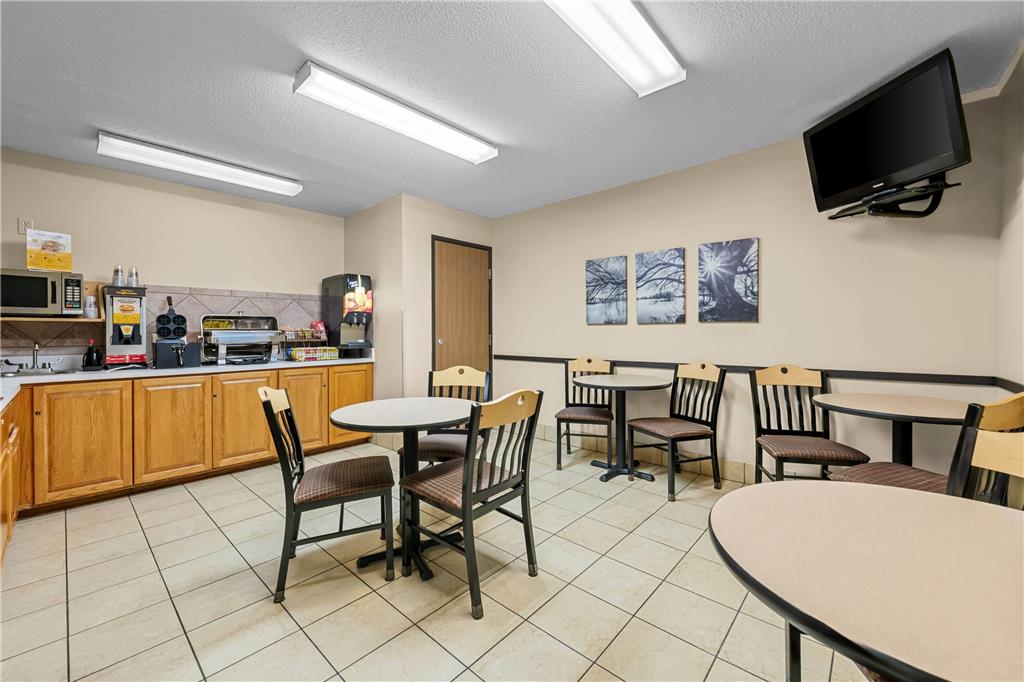 Super 8 by Wyndham Alexandria MN - photo 11