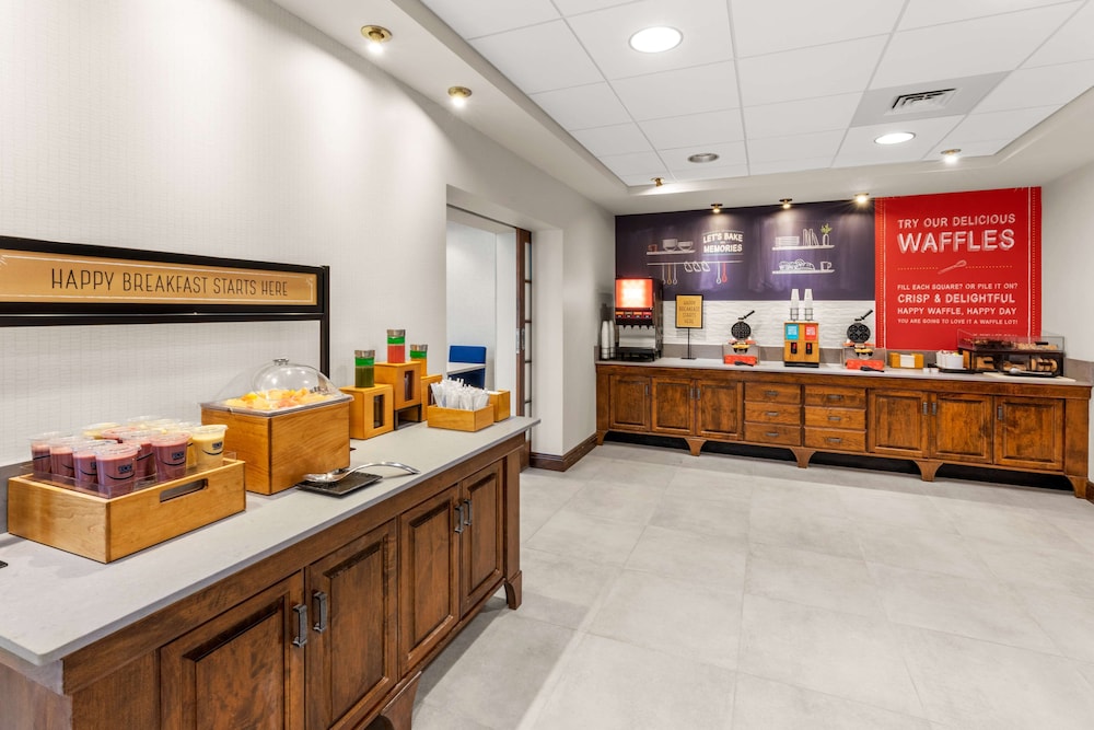 Hampton Inn & Suites Fairbanks - photo 26