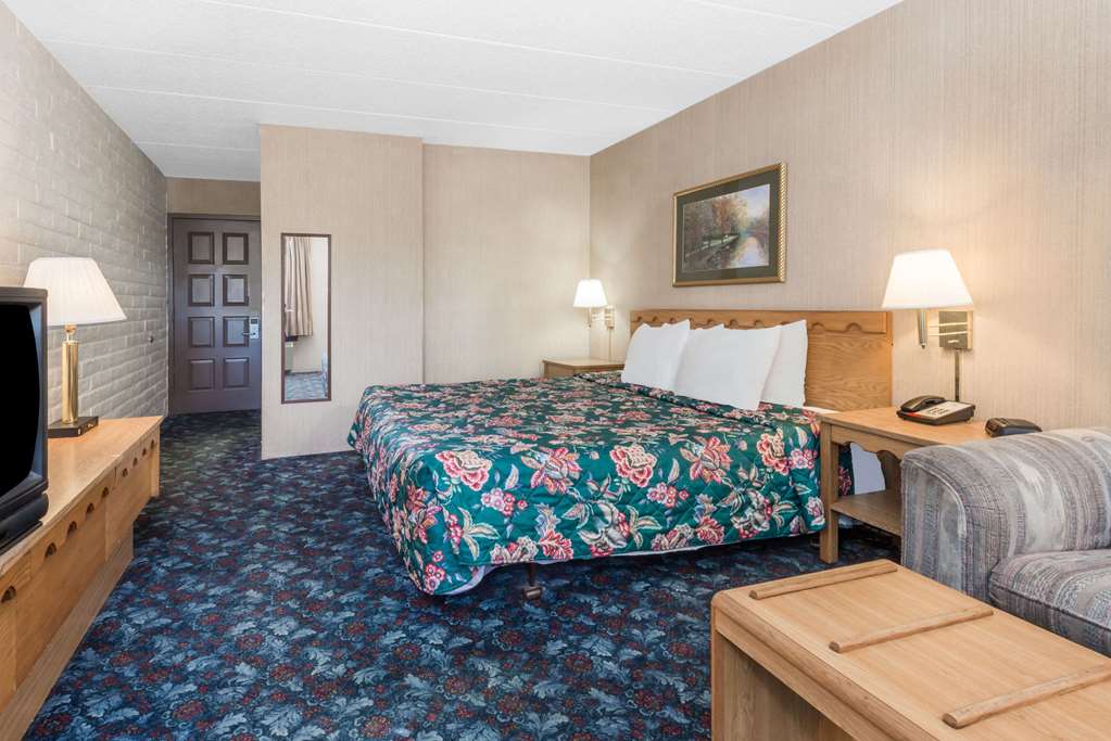 Knights Inn Dayton at Poe Ave - photo 6