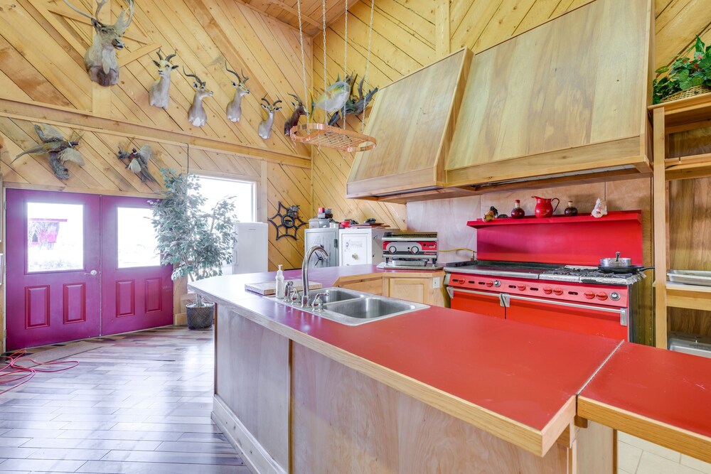 Salmon Vacation Rental w On site River Access - photo 10