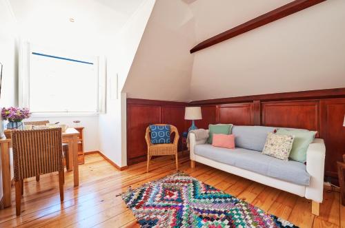 Central Comfy and Light filled Apt By TimeCooler