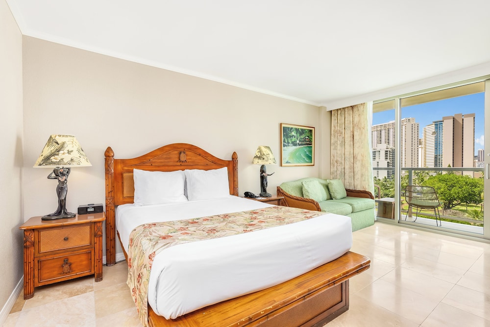 Luana Waikiki Hotel & Suites - photo 31