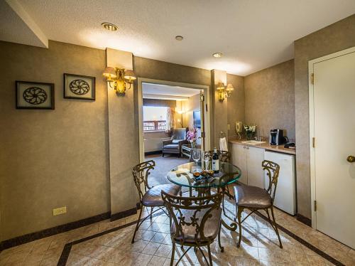 Avenue Plaza Hotel - photo 18