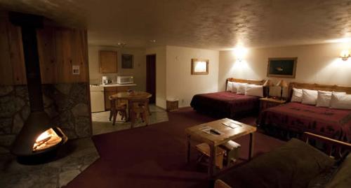 Willamette Pass Inn & Chalets - photo 4