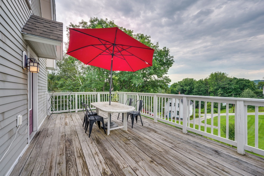 Family friendly Retreat in Barre: 2 Spacious Decks — hotel in Barre