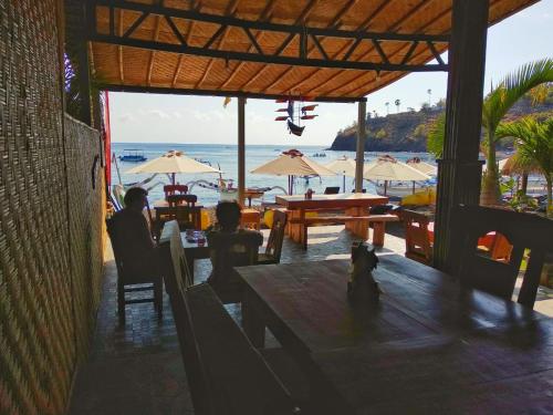 Coconut Beach Bungalows & Warung - carbon neutral hotel in Abang
