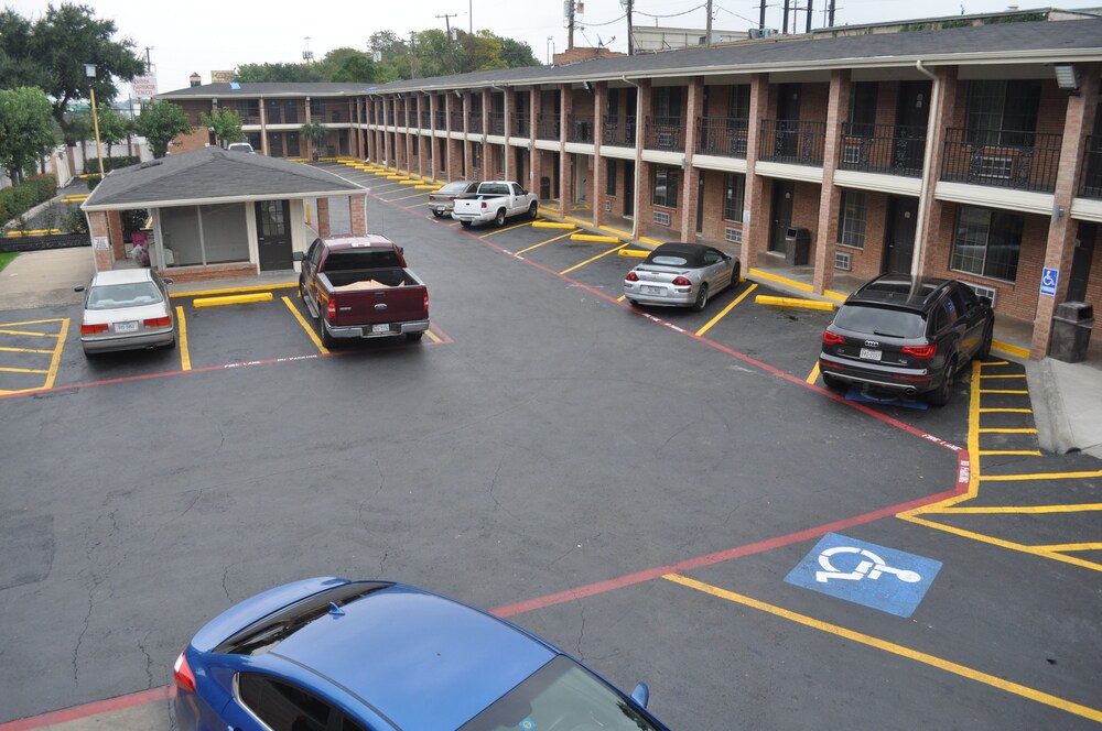 Downtown Suites Dallas - photo 14