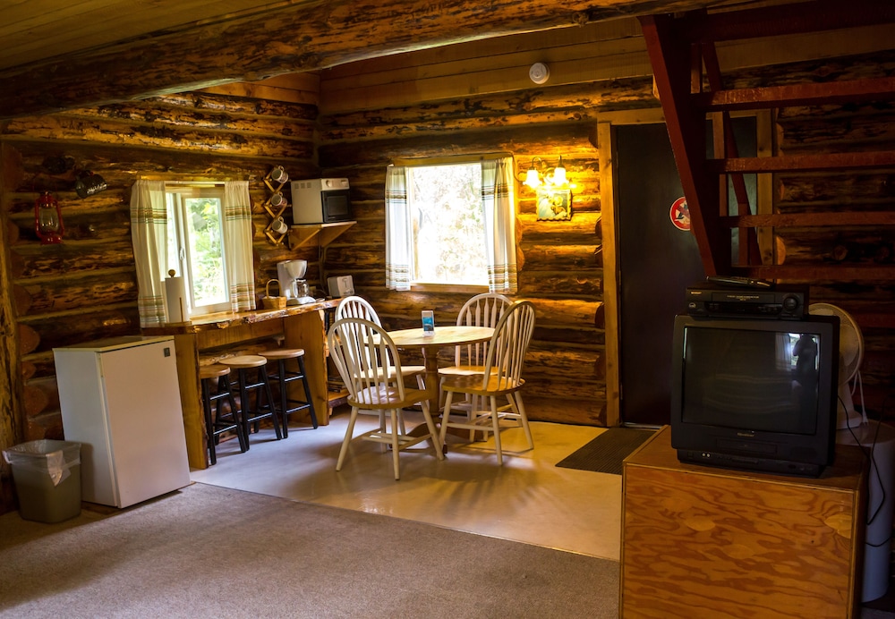 Midnight Sun Log Cabins - photo 42