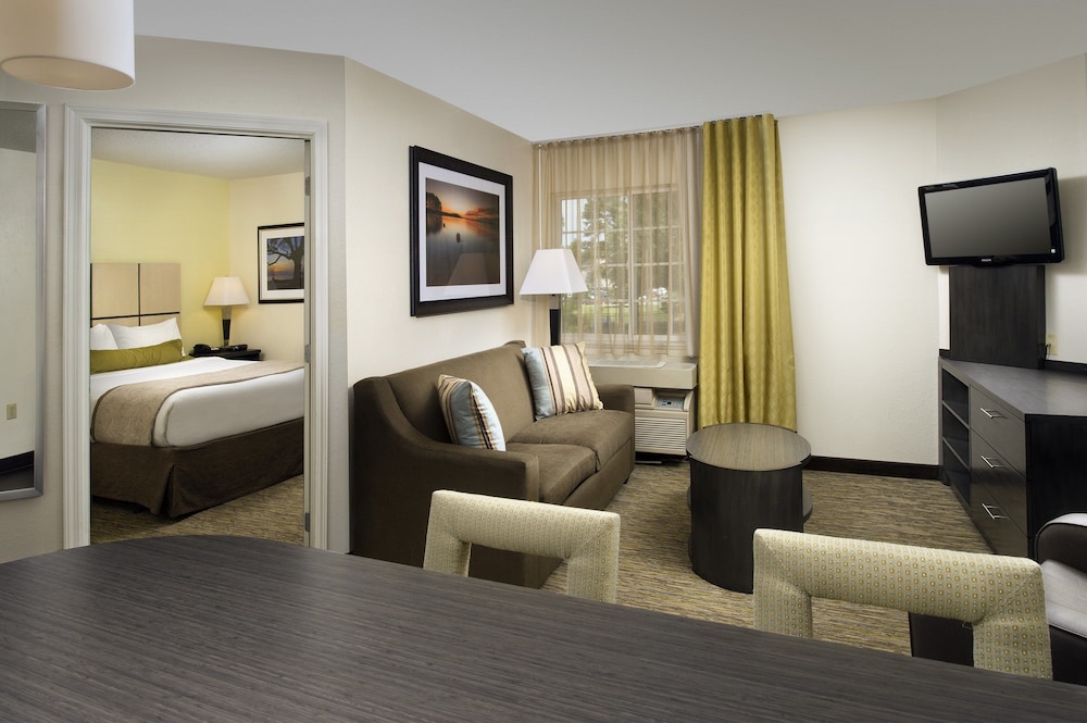 Candlewood Suites Richmond South an IHG Hotel - photo 4