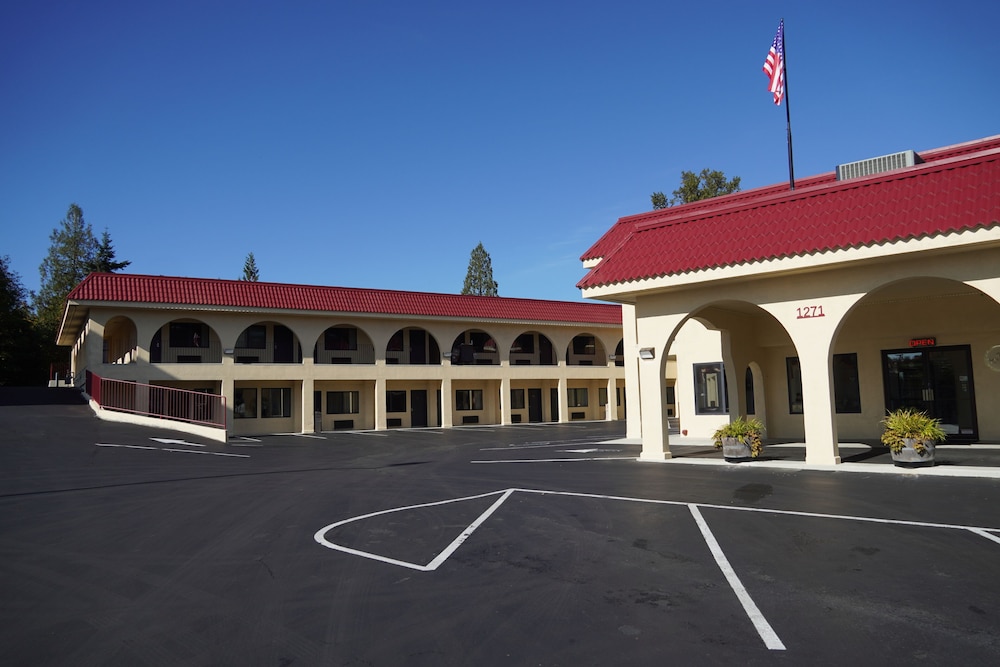 Timberland Inn & Suites - photo 95