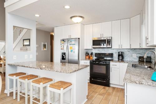 Front Row by Oak Island Accommodations - photo 14