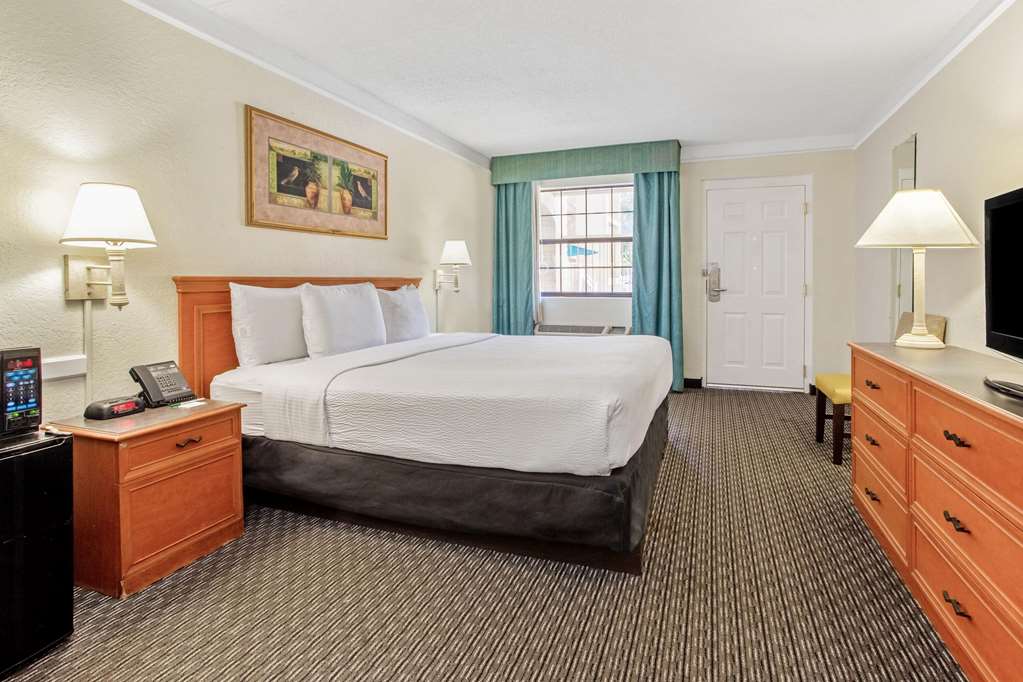 La Quinta Inn Tampa Bay Pinellas Park Clearwater - photo 19