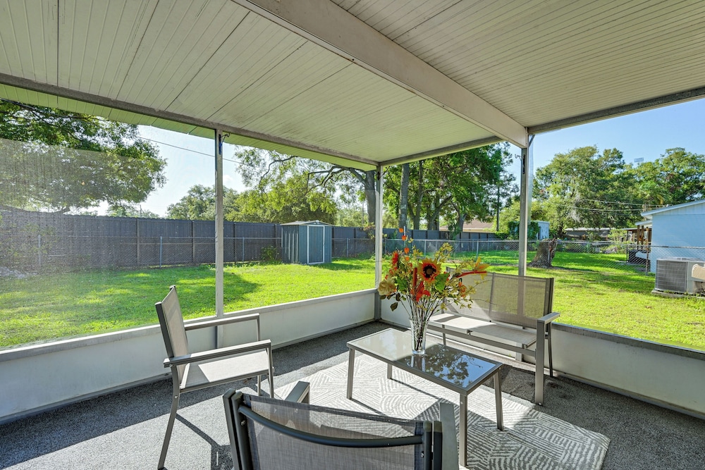 7 Mi to Busch Gardens: Tampa Gem w Yard in Tampa, United States