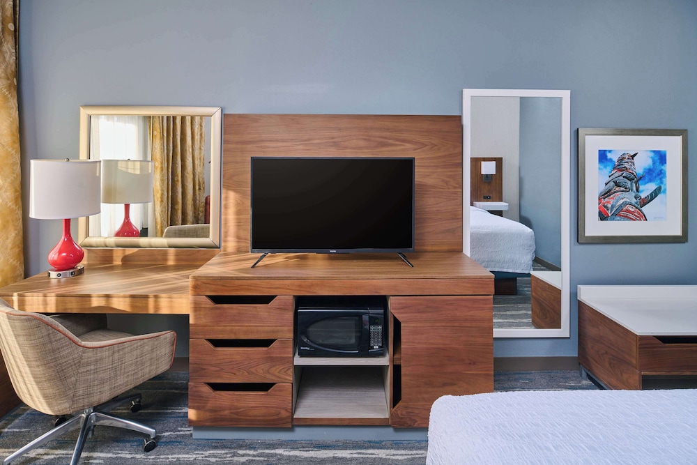 Hampton Inn Anchorage - photo 6