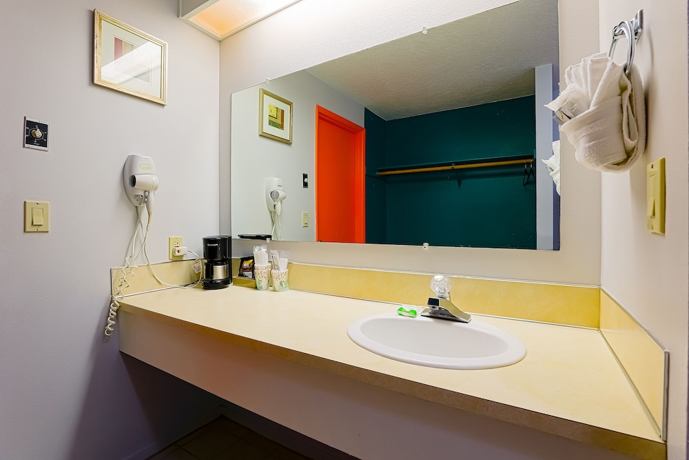 Coast River Inn by OYO Seaside - photo 73