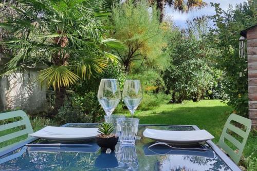 La Patte Charentaise Parking Gratuit Le Calme En Ville in Saintes, France