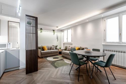 StayEasy Argelati40 Penthouse with 2 bedrooms 2 bathrooms and terrace Navigli — 4-Star Luxury Hotel in Milan, Italy