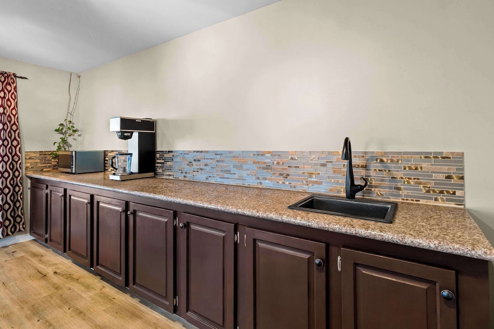 Rodeway Inn & Suites Brookhaven MS - photo 27