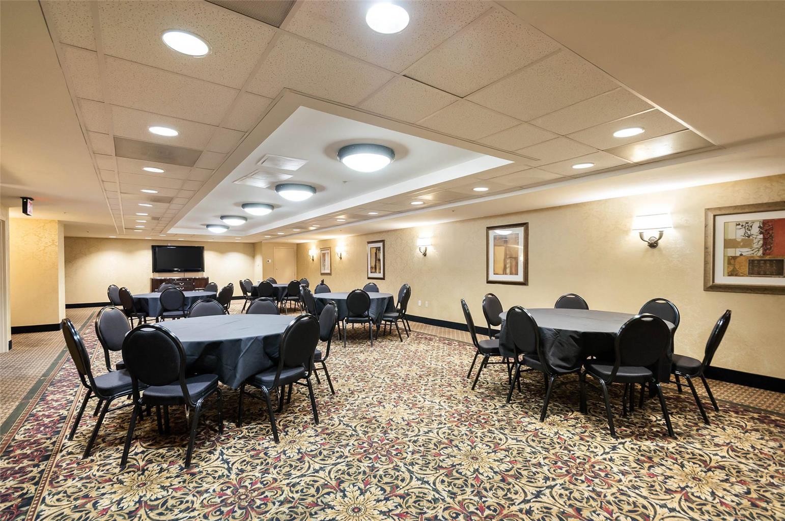 Arlington Court Suites a Clarion Collection Hotel - photo 68