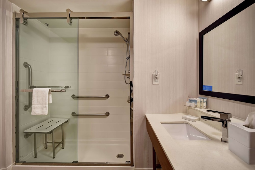 Hampton Inn Auburn - photo 18