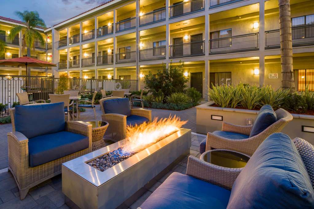 La Quinta Inn & Suites by Wyndham Orange County Airport - photo 32