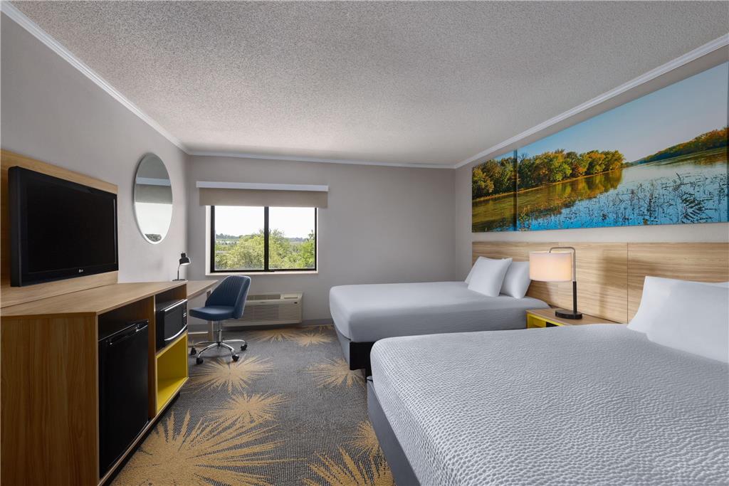 Days Inn & Suites by Wyndham Kansas City South - photo 14
