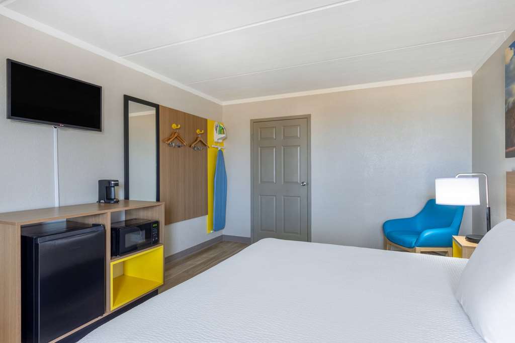 Days Inn & Suites by Wyndham Fort Bragg Cross Creek Mall - photo 22