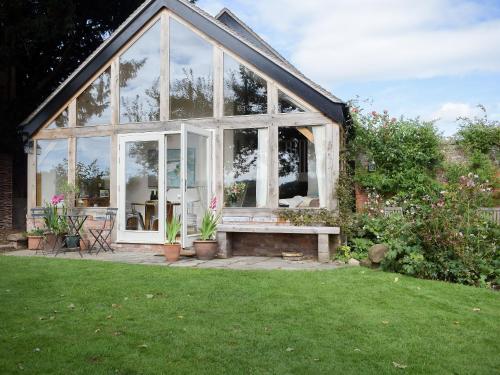 The Garden Retreat in Unknown City, United Kingdom