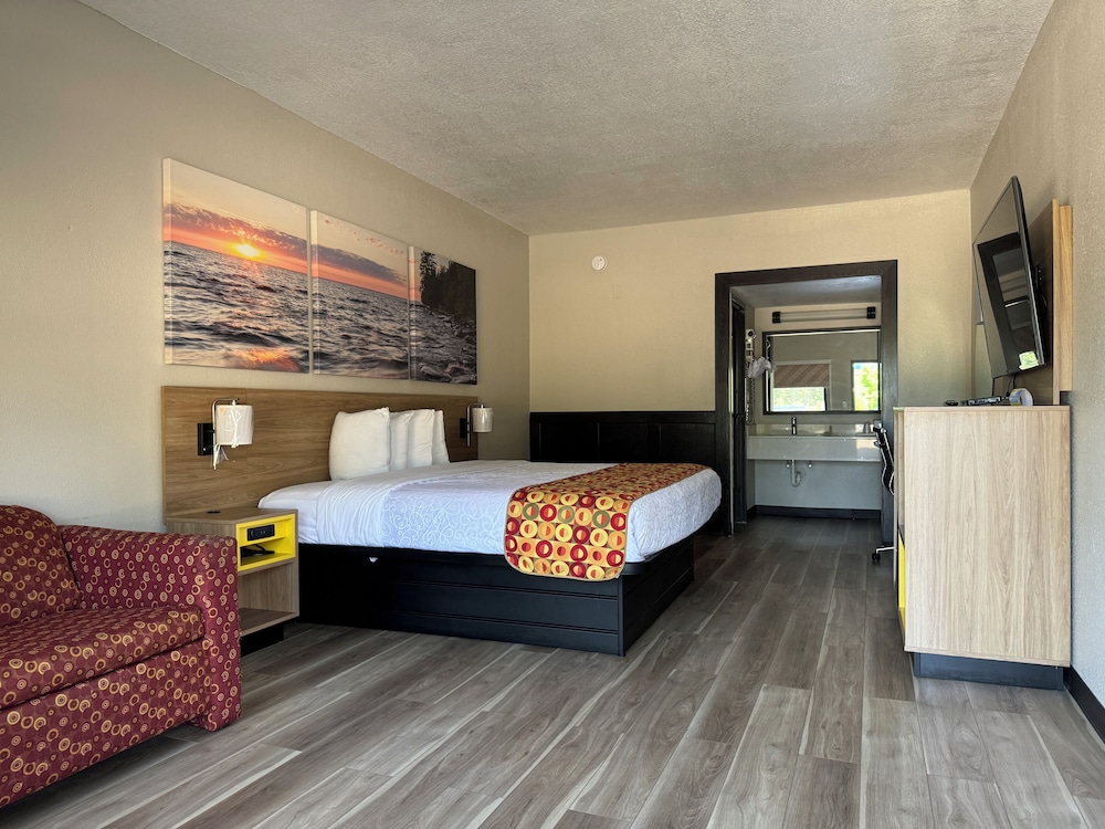 Days Inn by Wyndham Longview South - photo 7