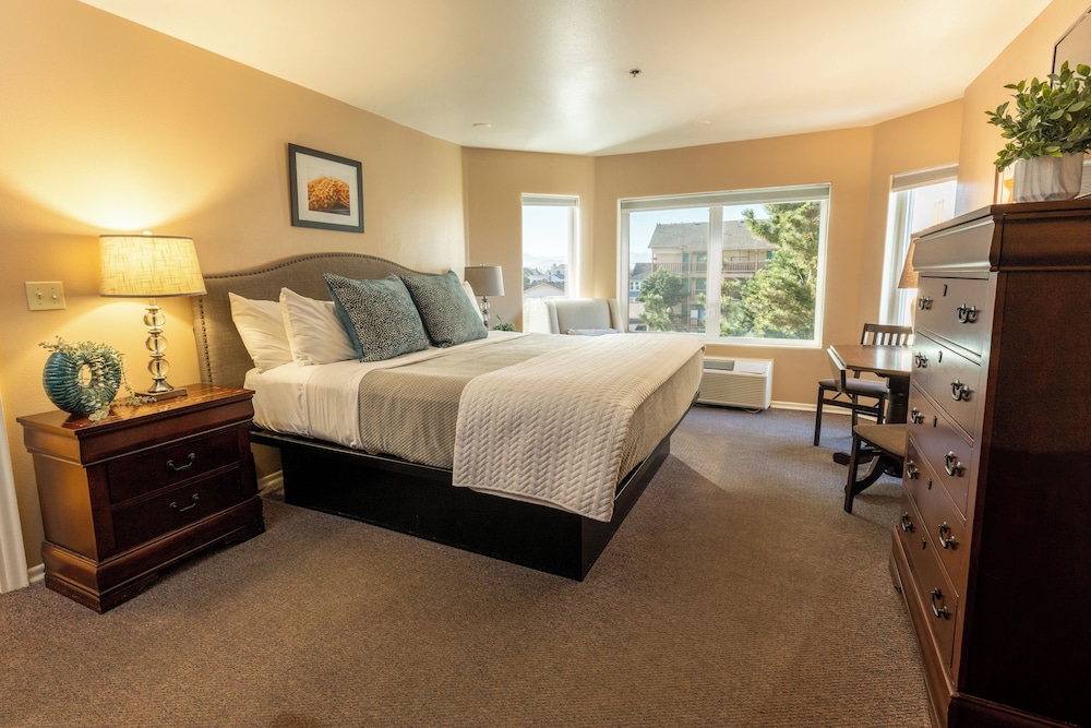 Seaside Oceanfront Inn - photo 25