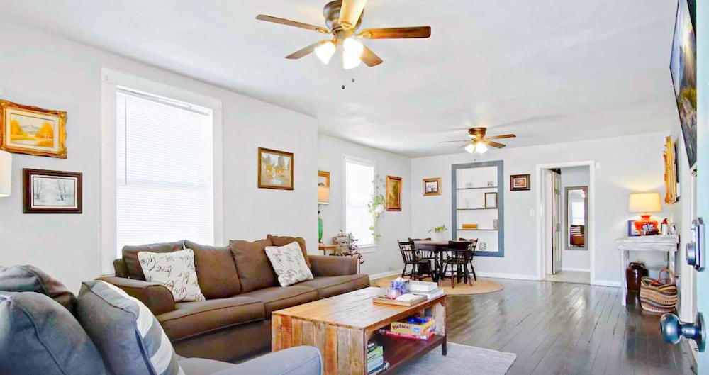 3BR Home 10 min to Myriad Gardens #14A — 4-Star Luxury Hotel in Oklahoma City, United States