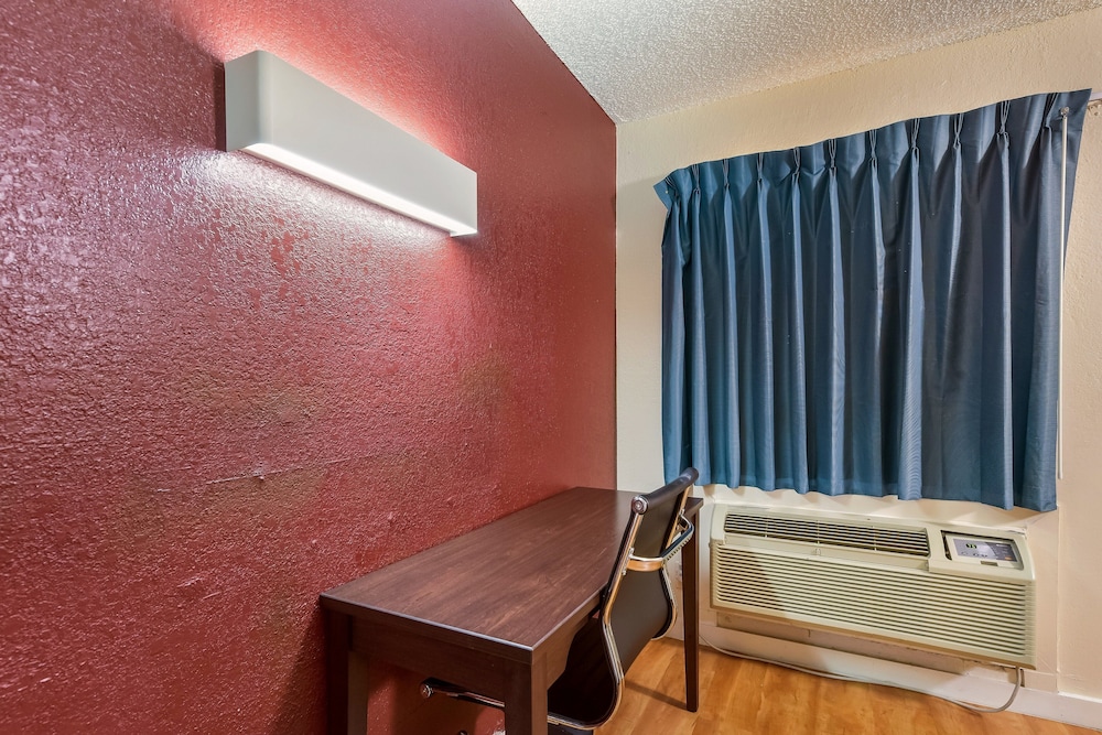 Red Roof Inn Plano - photo 10