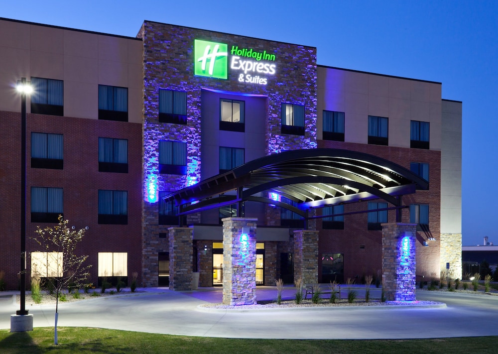 Holiday Inn Express Hotel & Suites Fort Dodge by IHG - photo 46