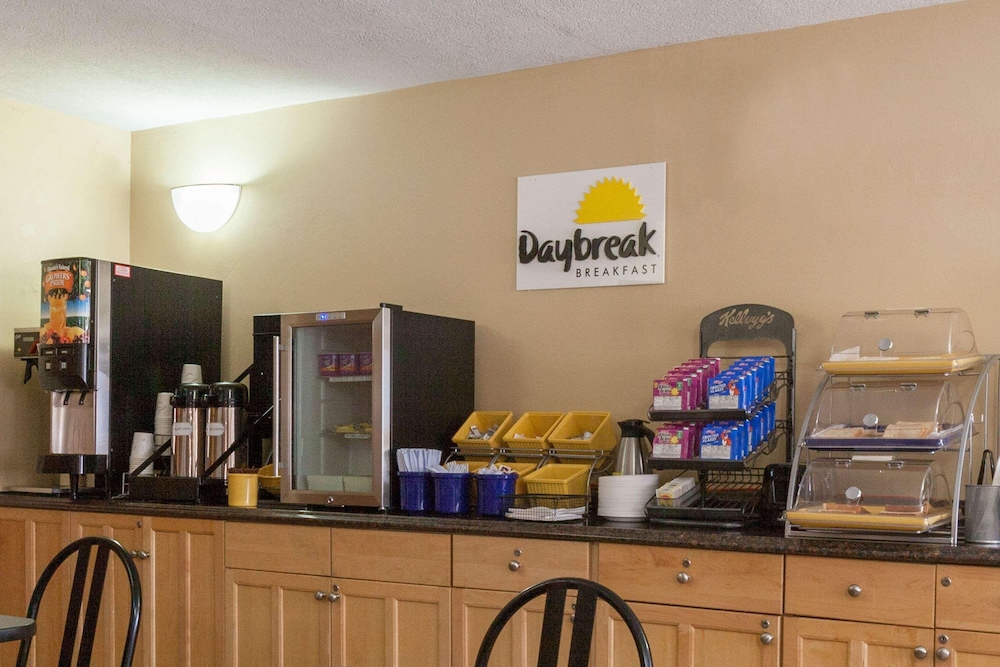Red Carpet Inn - photo 11