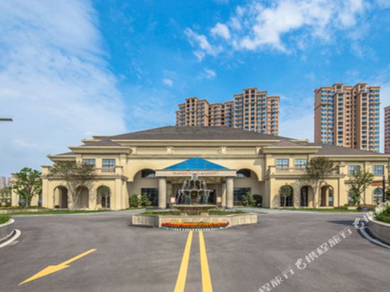 Cezanne Manor Hotel & Resort — 4-Star Luxury Hotel in Chengdu, People's Republic of China