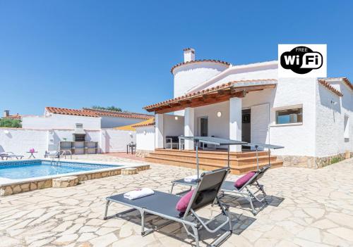 Apart rent Casa con piscina Alberes 0005 — 4-Star Luxury Hotel in Empuriabrava, Spain