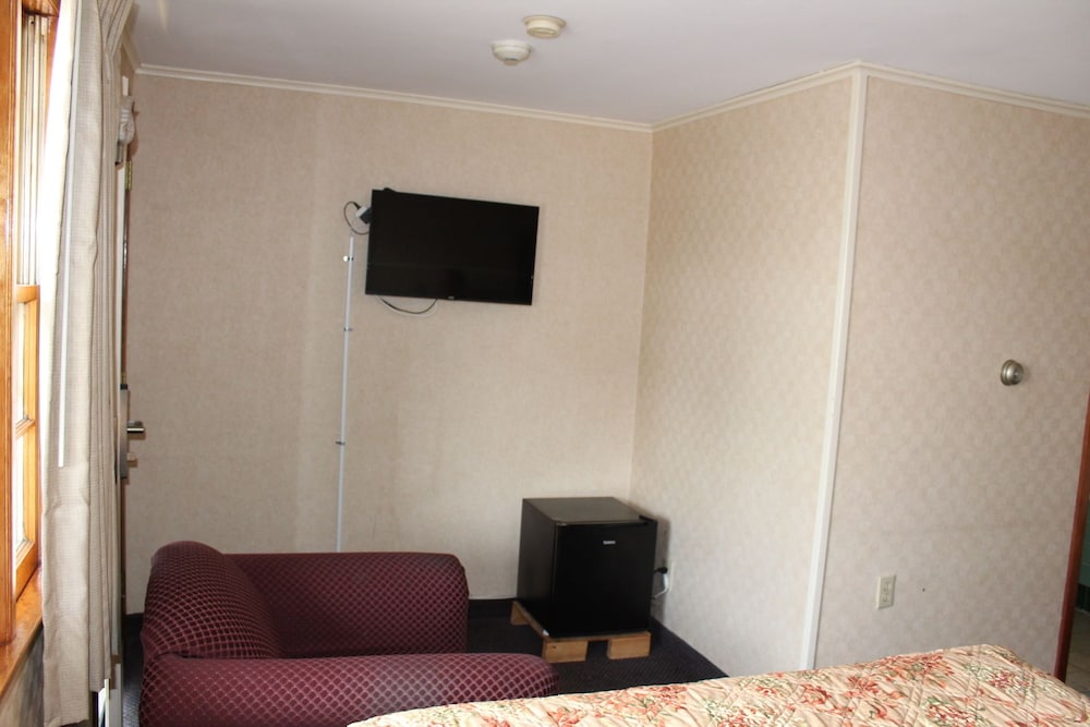 Elm Motel - photo 9
