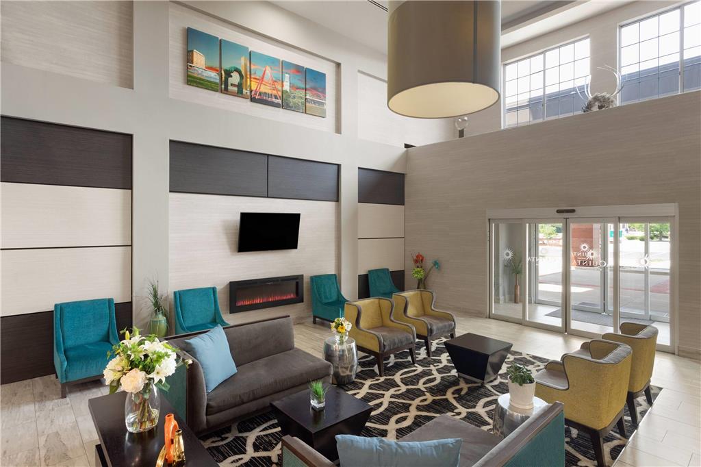 La Quinta Inn & Suites by Wyndham Columbus Edinburgh - photo 5