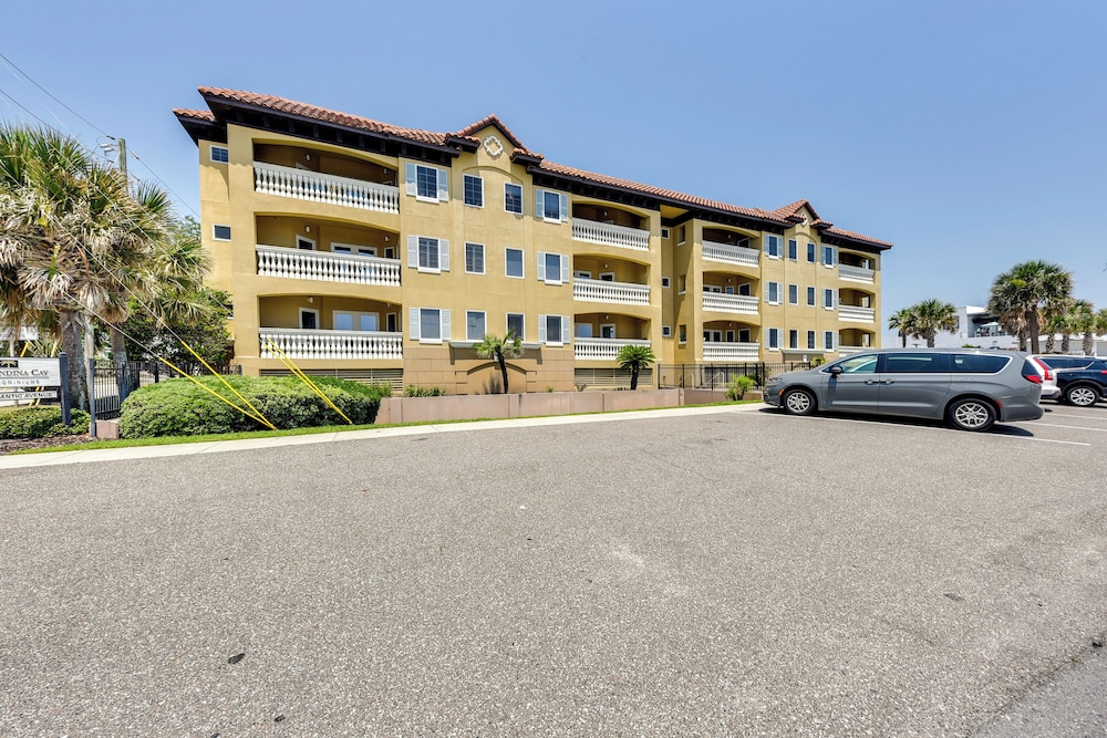 Pet friendly Fernandina Beach Condo: Walk to Beach — 4-Star Luxury Hotel in Fernandina Beach, United States