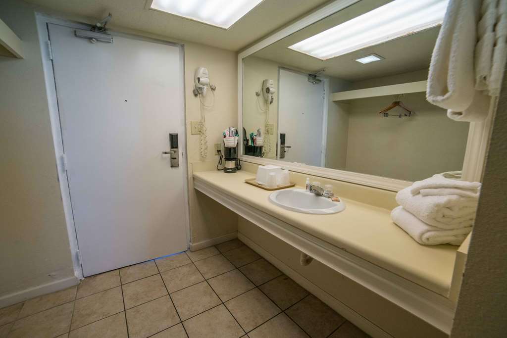 Seahaven Beach Hotel - photo 11
